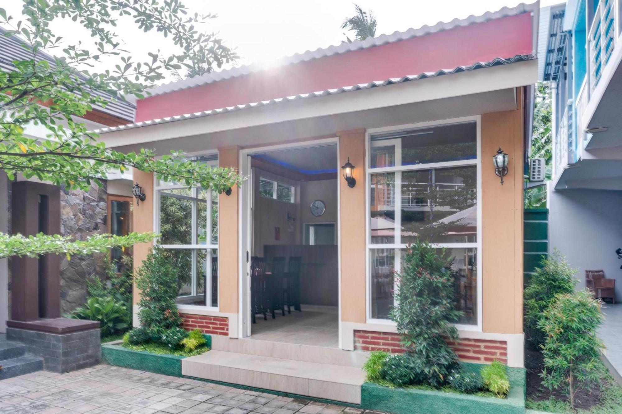 Super Oyo 1579 Kate'El Inn Banyuwangi  Exterior foto
