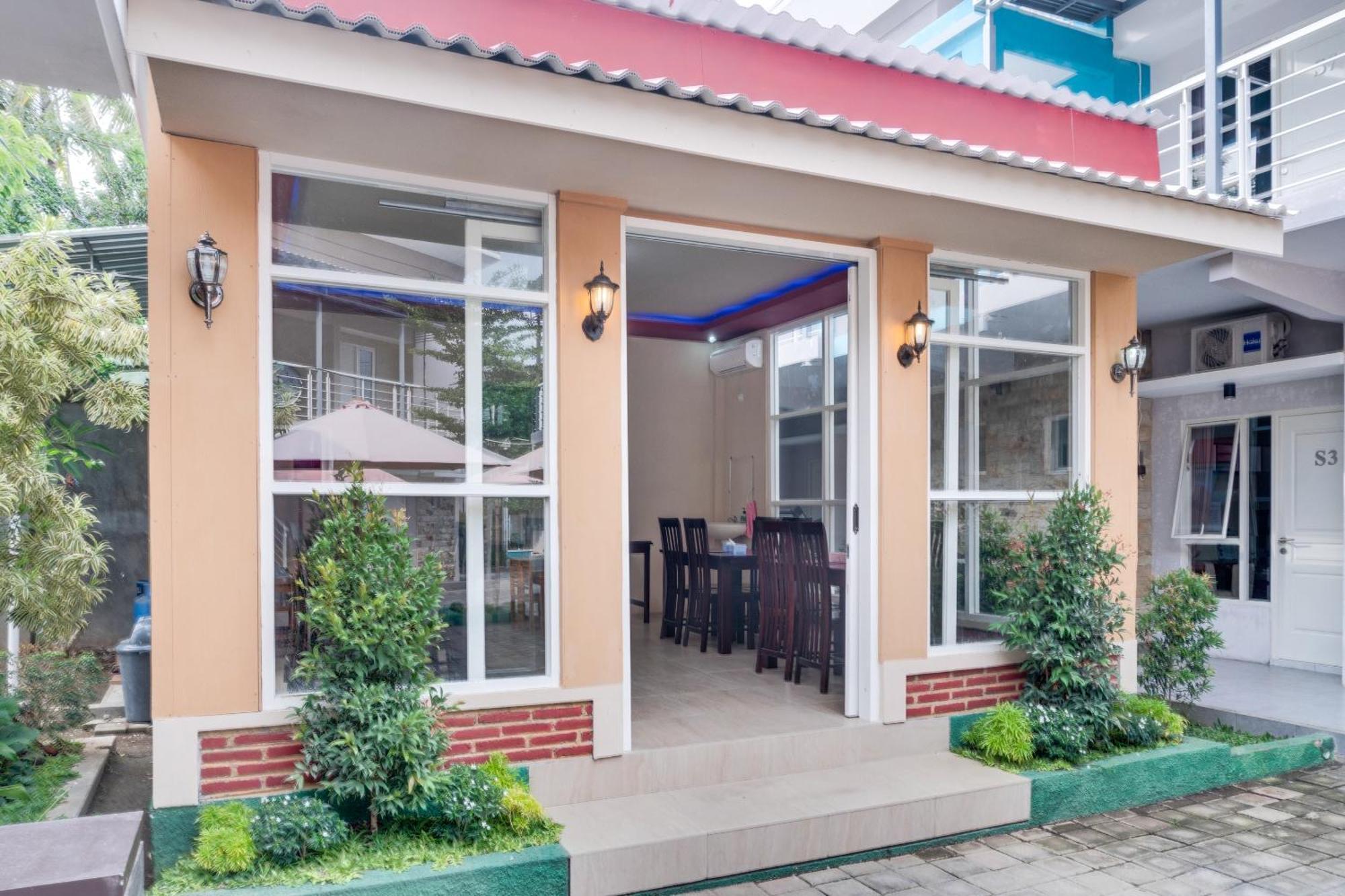 Super Oyo 1579 Kate'El Inn Banyuwangi  Exterior foto